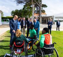 Duque de Edimburgo encontra-se com atletas portugueses na St. Julian’s School