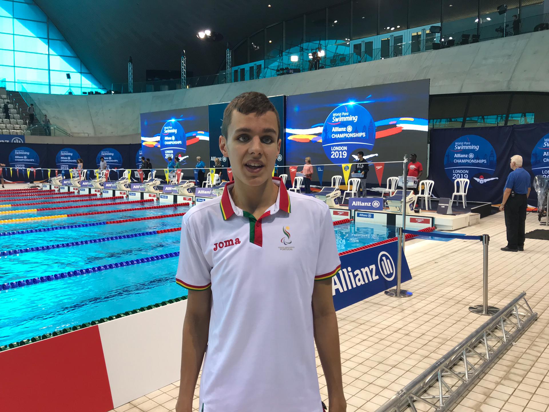 Marco Meneses em destaque no segundo dia Campeonato do Mundo de Natação WPS