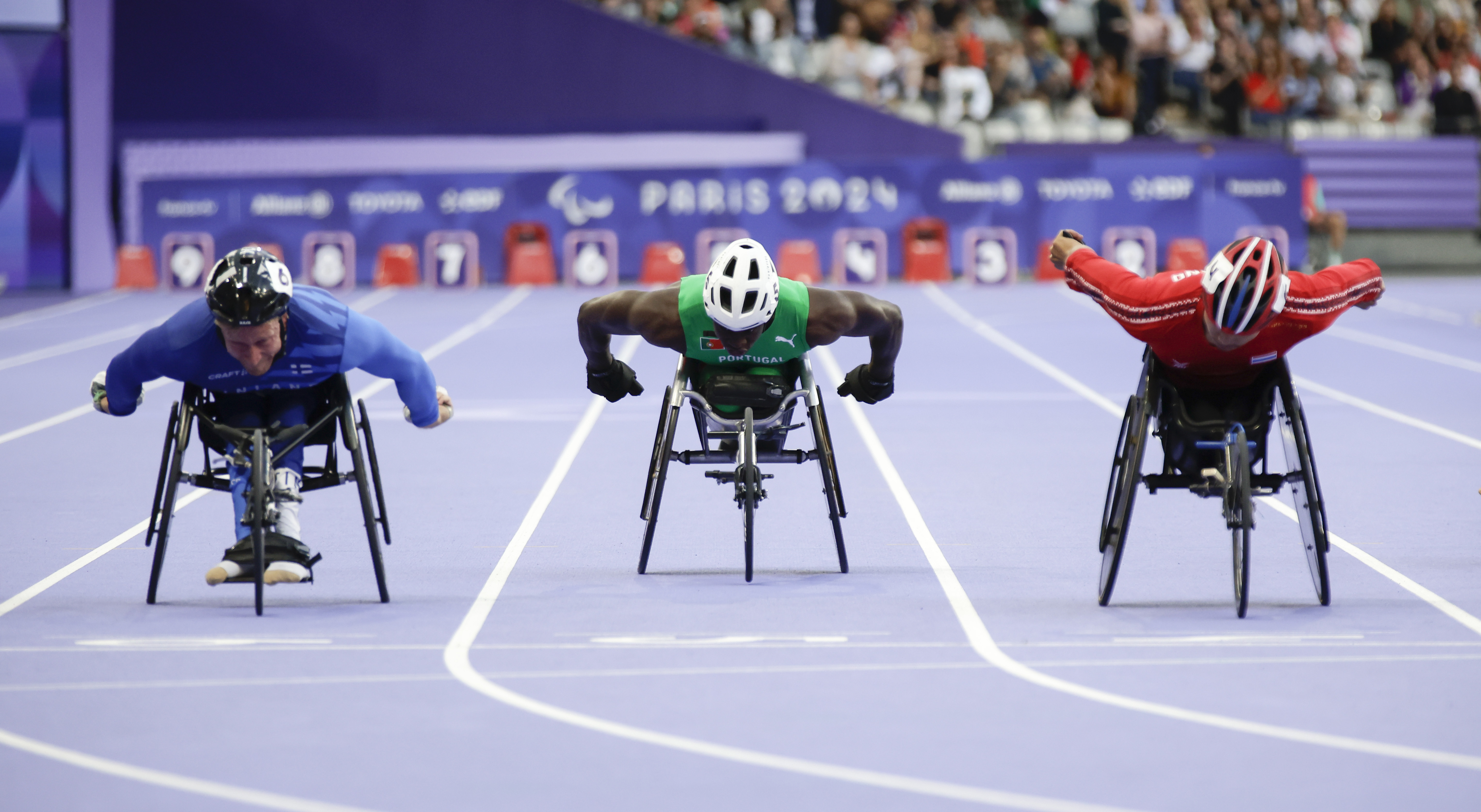 Mamudo Baldé com diploma paralímpico nos 100m T54