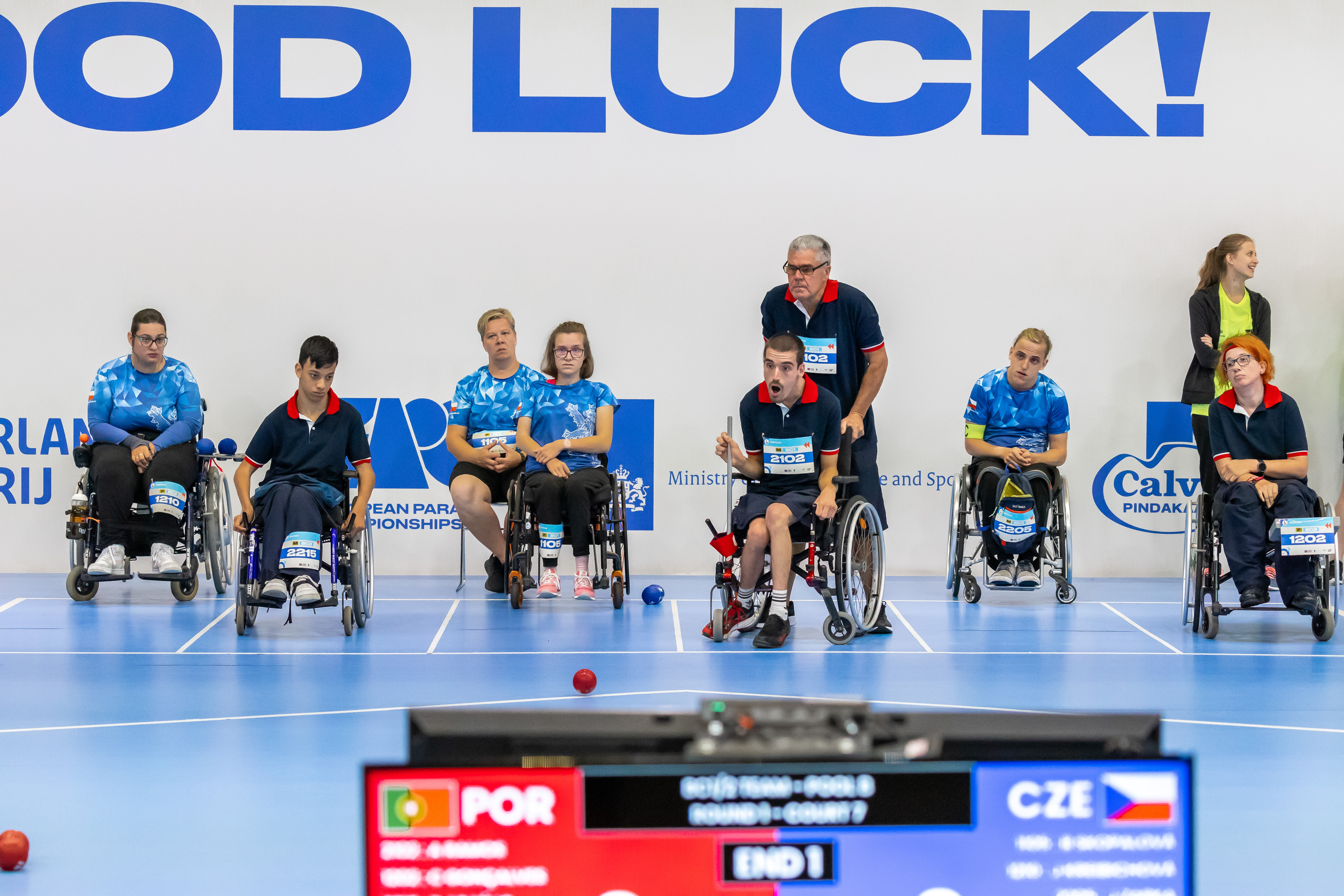 Oito vitórias e passaporte para três meias-finais nos coletivos de boccia