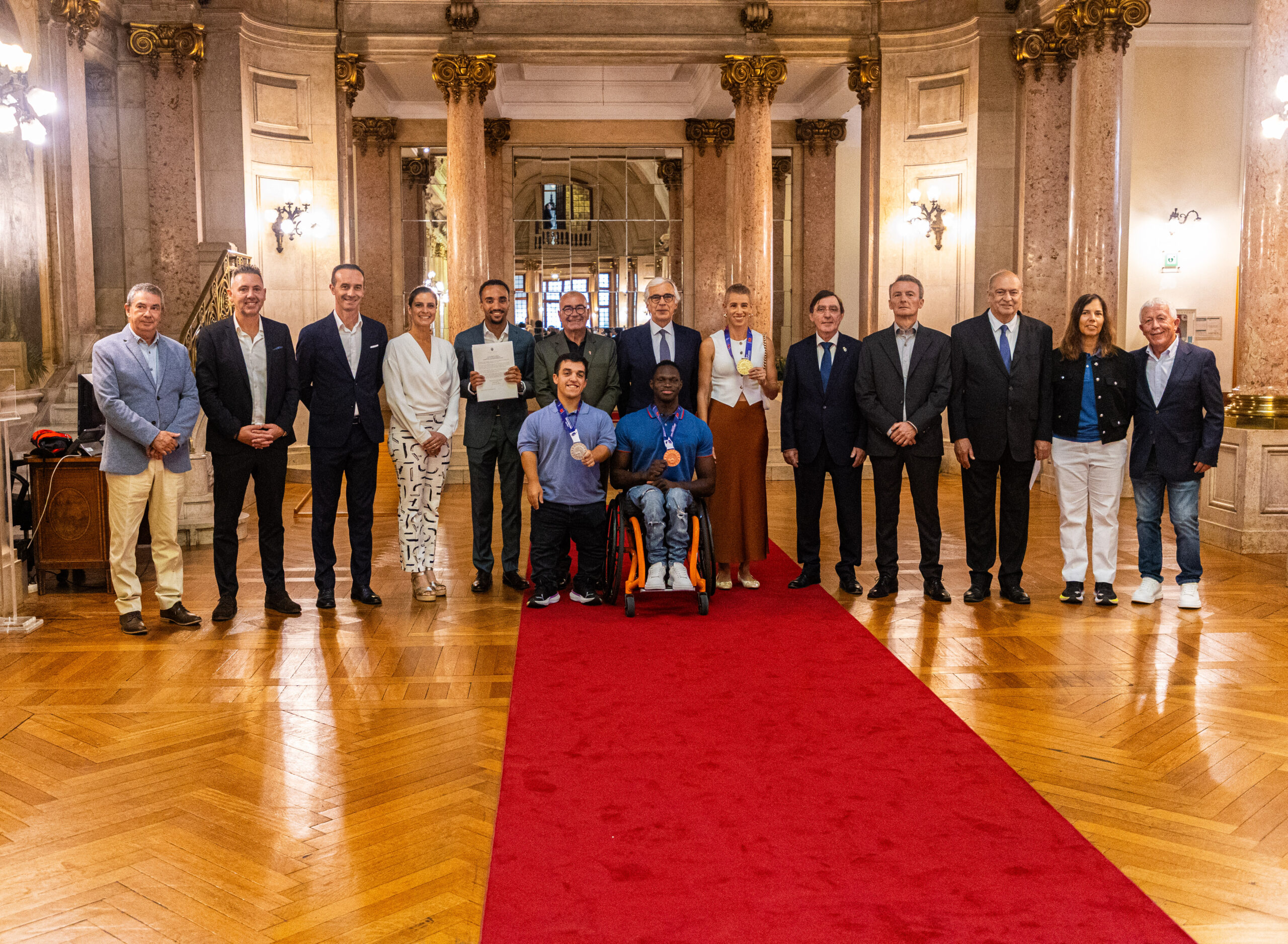 Presidente da Assembleia da República recebeu atletas medalhados nos Mundiais de Atletismo