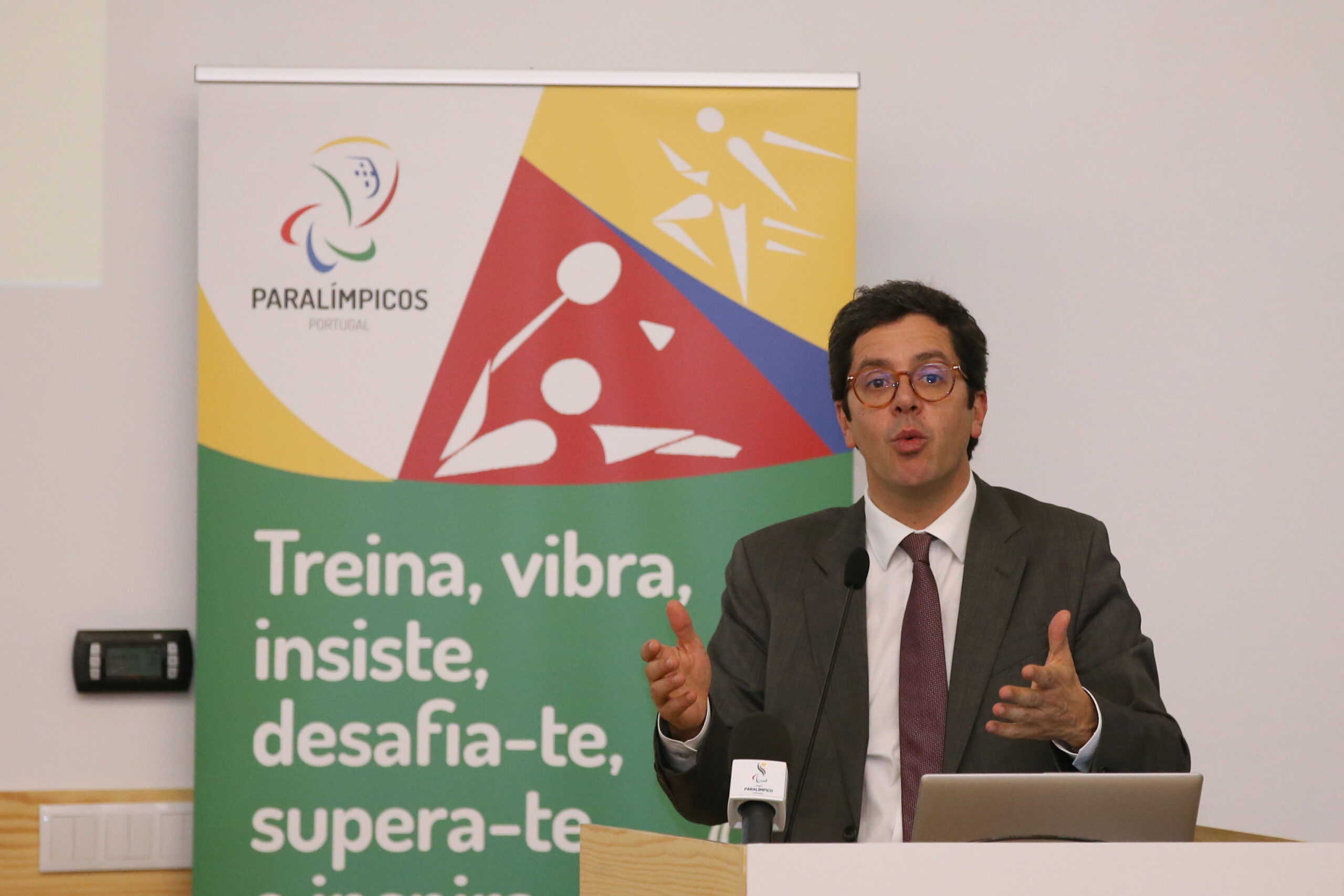 Secretário de Estado da Juventude e Desporto aponta "caminho de retoma gradual de atividade"